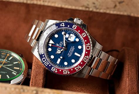 how does rolex gmt ii have 3 time zones